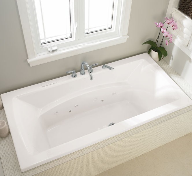 Rectangle Tub, Center Drain, Armrests with Tonic System