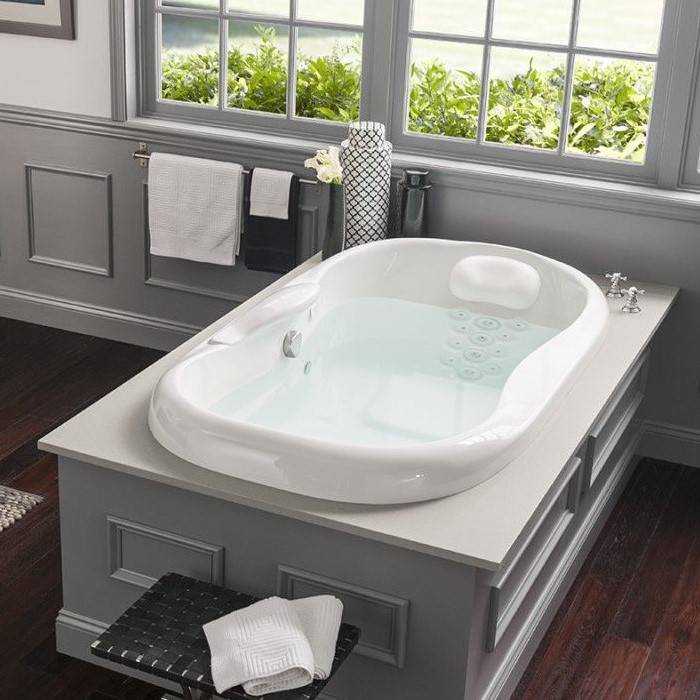 Drop-in Bath with Curving Rim, Raised Backrests, 12 Backjets