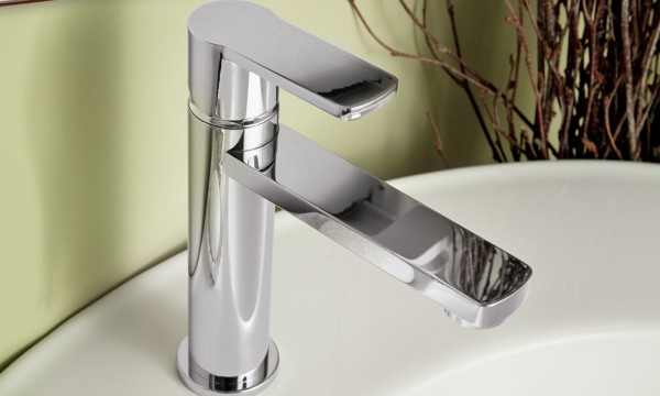 Single Hole Faucet with Long, Thin Spout