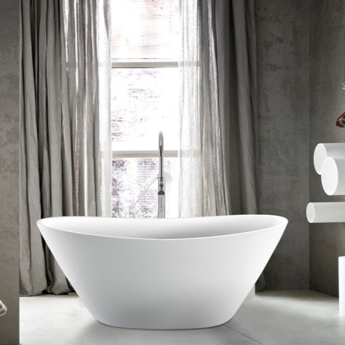 Modern Freestanding Bath with a Raised Backrest