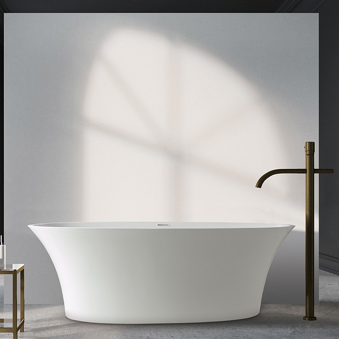 Oval Bath with Outward Curving Sides and Flat Rim
