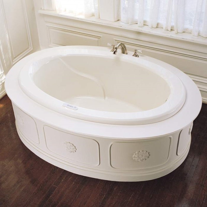 Oval Bath Tub with Arm Rests, Neck Rest & End Drain