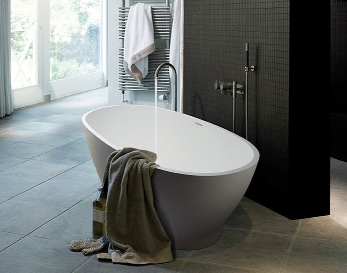 Oval Bath with Slightly Curving Sides, Recessed Base