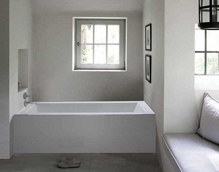 Cameron 4 Installed Between 3 Walls with a Wall Mounted Tub Faucet