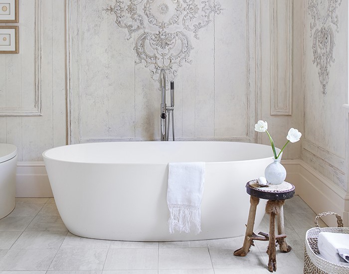 Oval Bath with Thin Rolled Rim, No Pedestal Base