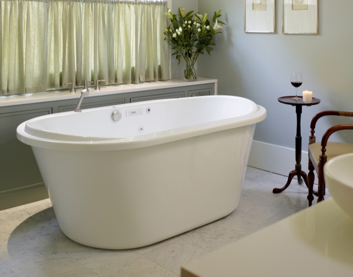 Freestanding Bath with Raised Backrests, Overlaping Rim, Air Bath