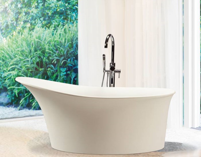 Curving Oval Freestanding Bath with Faucet Installed Behind the Tub