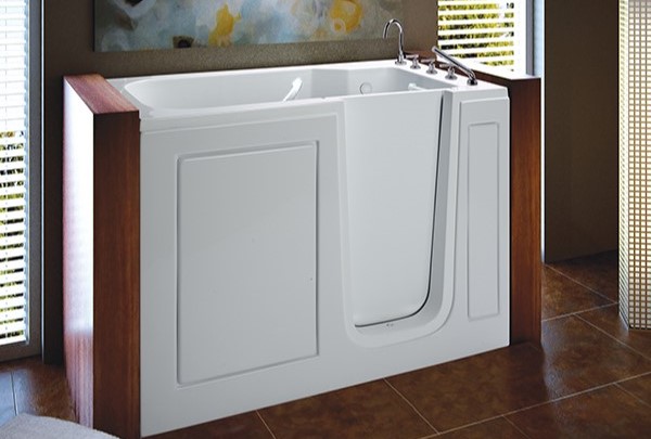 Walk-in Bathtub with Swing In Door