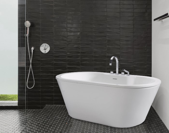 New Yorker 12 Oval Center Drain Bath with a Tub Faucet on Tub Deck