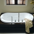 Oval Center Side Drain Bath, Raised Backrests, Curving Armrests