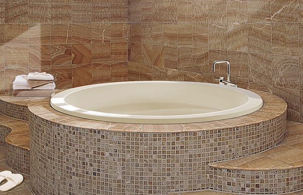 Round Japanese Style Tub with Seat