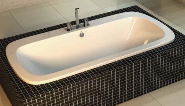 Oval Tub with Side Drain, Wider Rim on Drain Side