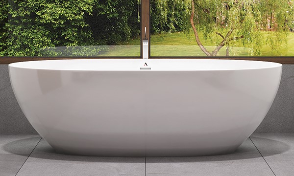 Oval Freestanding Tub with Straight Rim Center Drain