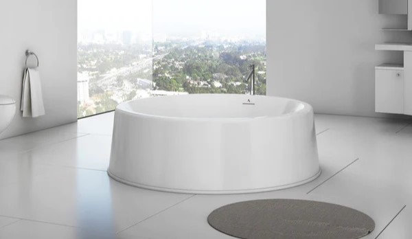 Round Soaking Tub with Side Drain