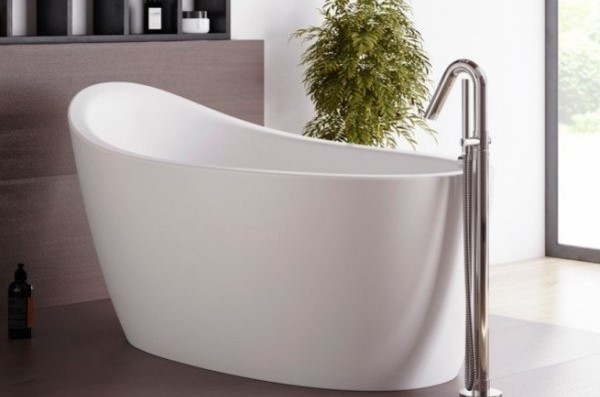 Freestanding Oval Bath with Raised Backrest