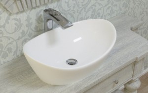 Oval Vessel Sink with Curving Rim, Shown in Gloss