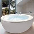 Round Freestanding Tub with Wide, Modern Flat Rim