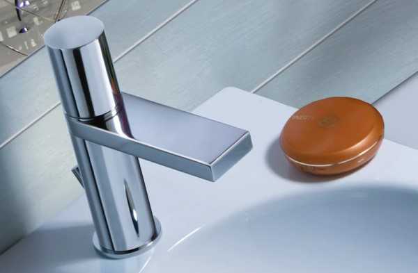 Otella Single Hole Vessel Sink Faucet in Chrome