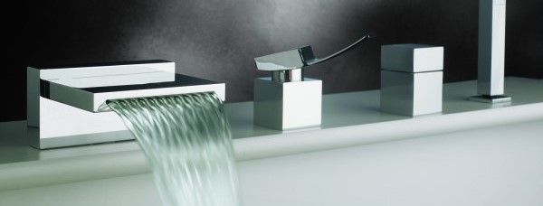 Artos Quarto Waterfall Tub Faucet