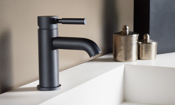 Avalon Single Hole Sink Faucet in Matte Black