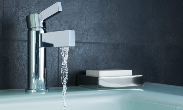 Single Hole Faucet with Long, Thin Spout