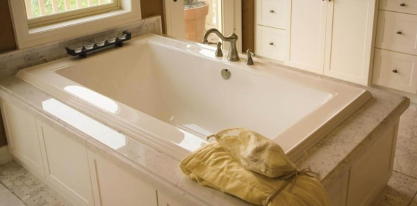 Deep Rectangle Soaking Tub with Decorative Rim, Center Drain