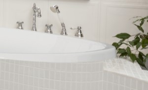 Carli raised backrest and footrest rim design