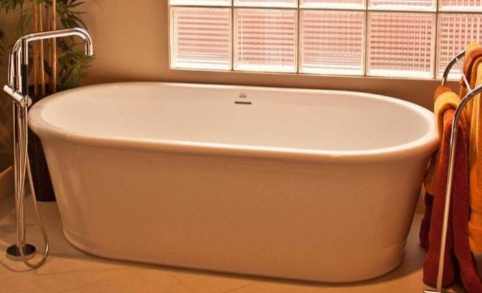 Oval Freestanding Bath, Rolled Rim, Decorative Bands at Tub Bottom