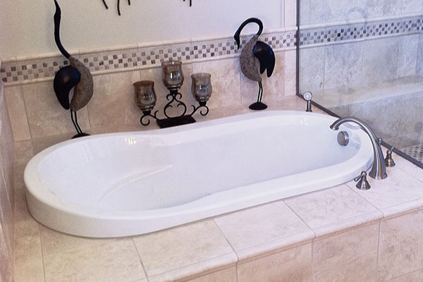 Oval, End Drain Tub, Armrests, Raised Backrest