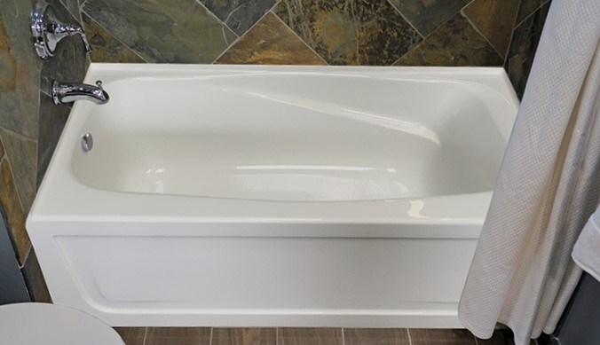 Rectangle Tub with Armrests, End Drain, Tile Flange