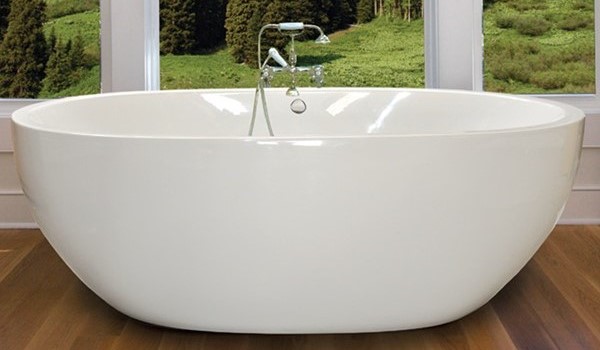 Oval Freestanding Tub with Curving Sides