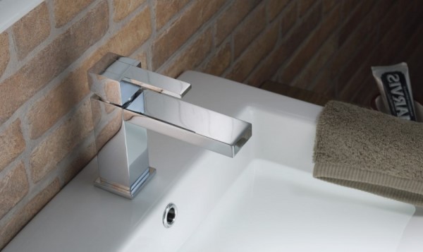Single Hole Sink Faucet with Top Lever, Square Design
