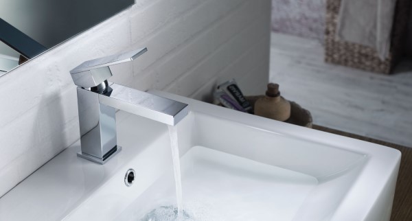 Single Hole Sink Faucet with Open Waterfall Spout