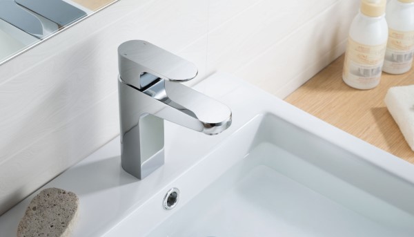 Single Hole Sink Faucet with Top Lever Control