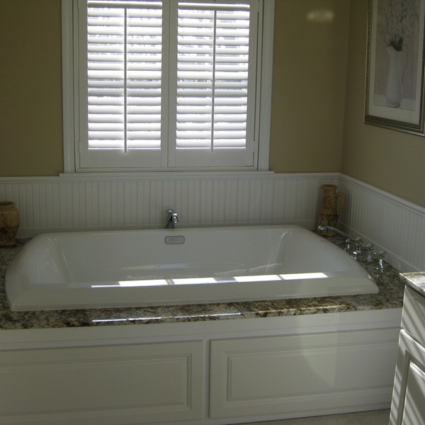 White Air Bath with Curving Sides