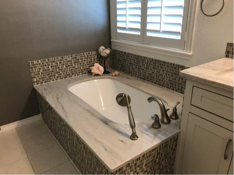 Andy's Oval Undermount Bathtub