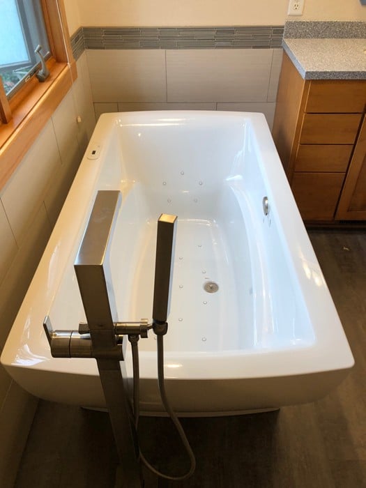 Modern Freestanding Tub Faucet