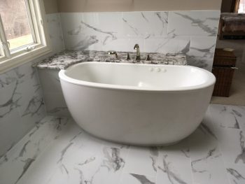 Freestanding Bath with Shelf for Faucets
