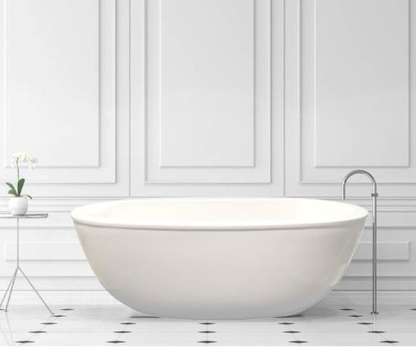 Oval Freestanding Bath with Curving Sides, Flat Rim
